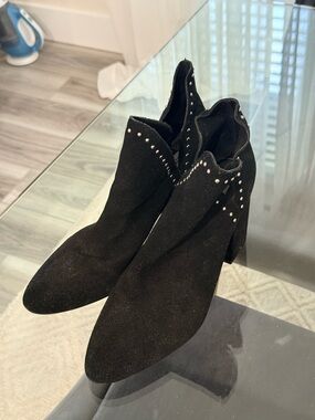 Steve Madden Black Suede Studded Ankle Boots - Women’s Size 11